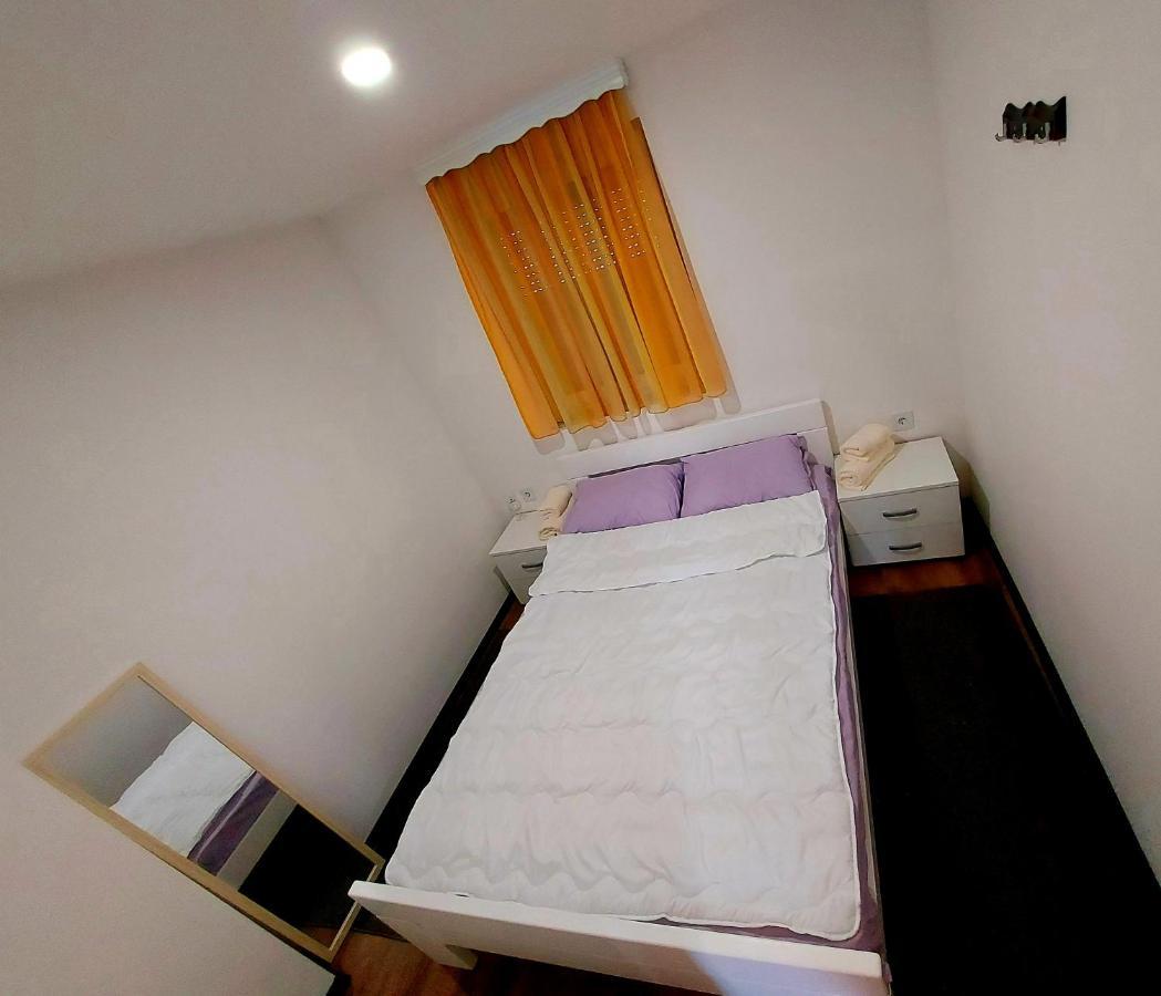Apartments Marshal บอซันสกาครูปา ภายนอก รูปภาพ
