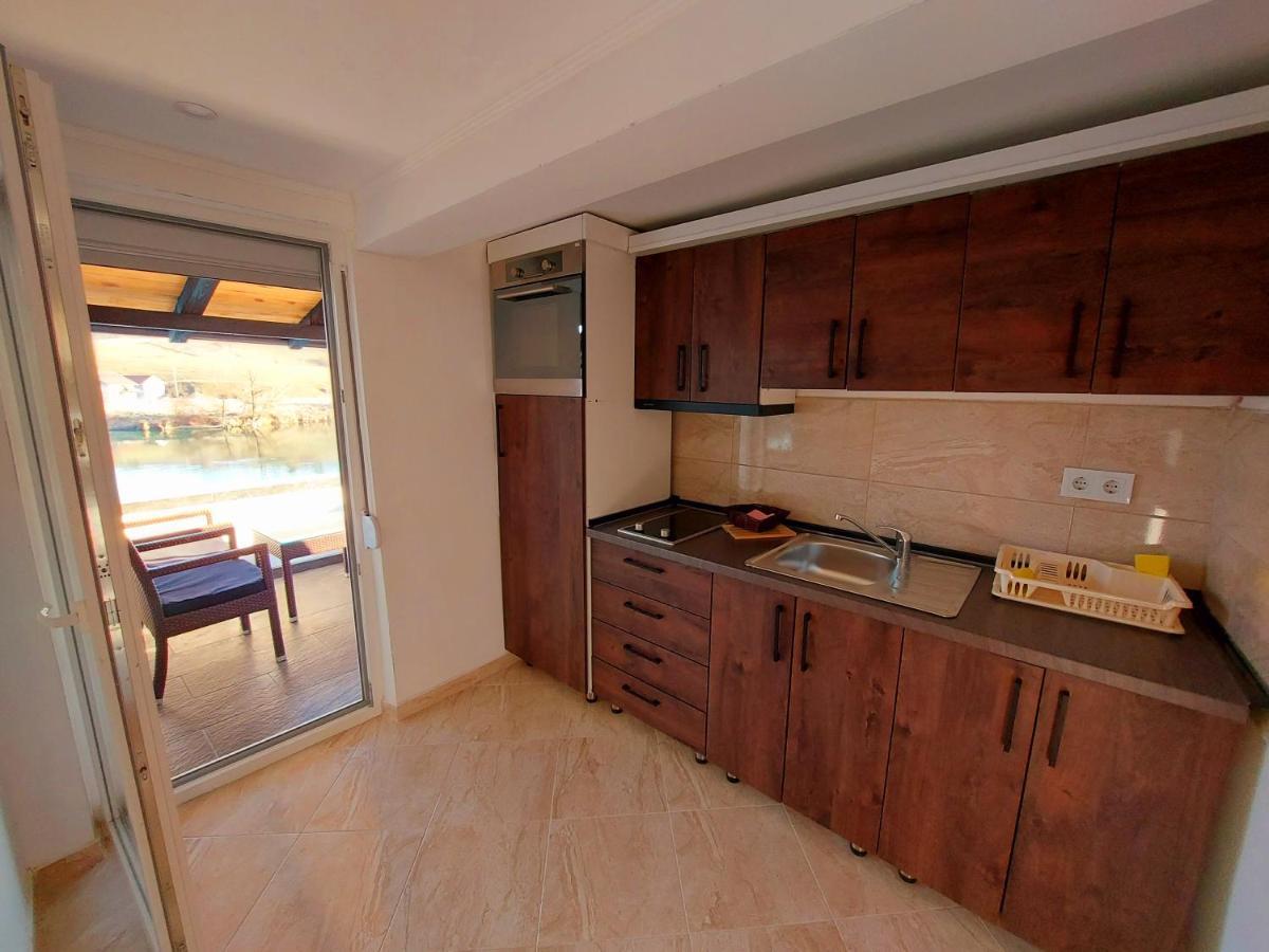 Apartments Marshal บอซันสกาครูปา ภายนอก รูปภาพ