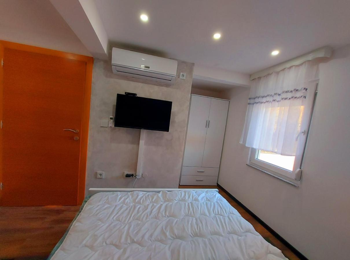 Apartments Marshal บอซันสกาครูปา ภายนอก รูปภาพ