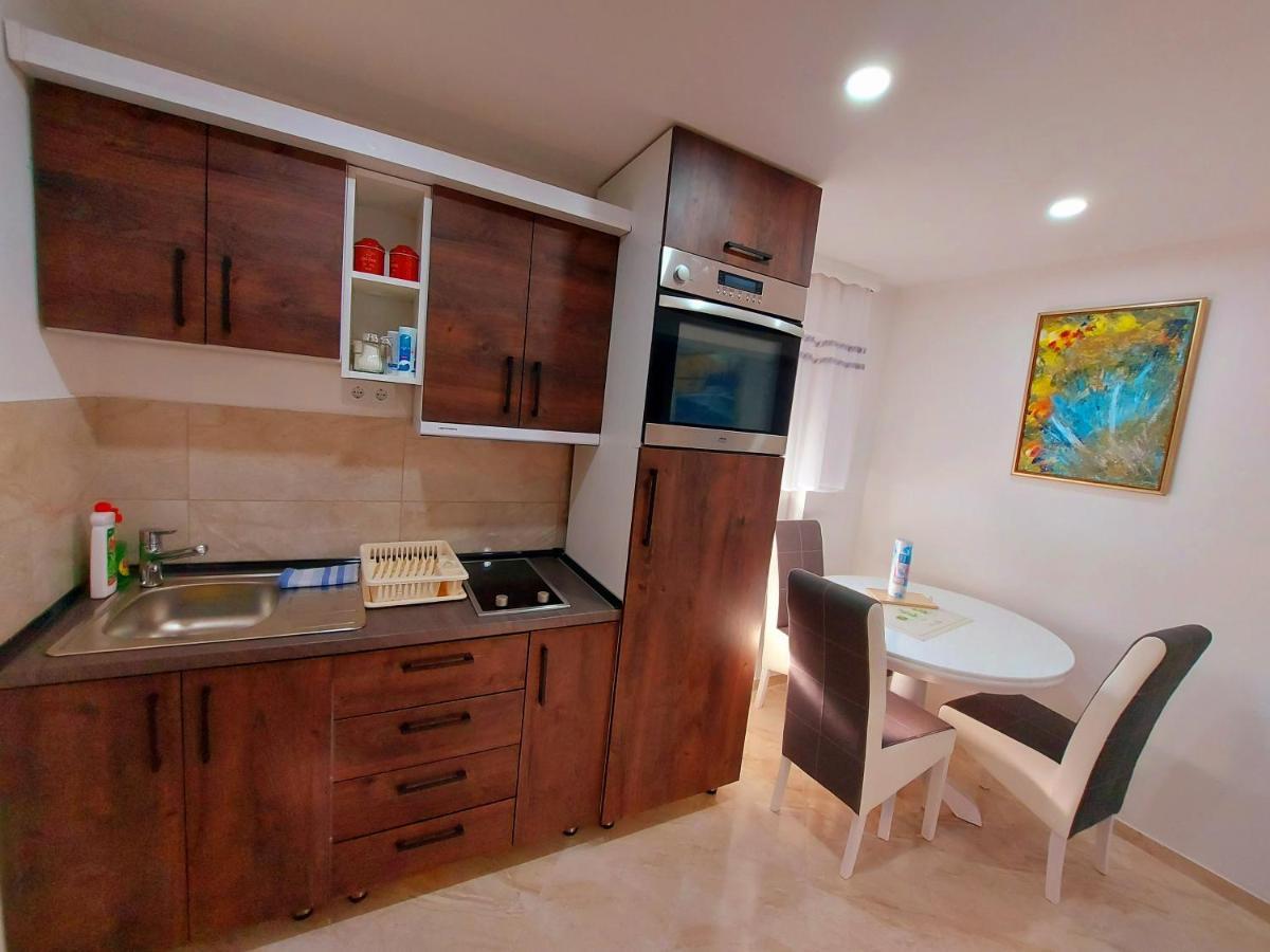 Apartments Marshal บอซันสกาครูปา ภายนอก รูปภาพ