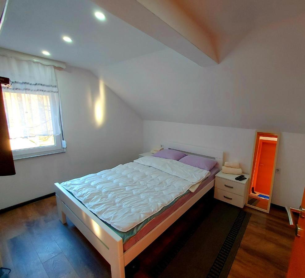 Apartments Marshal บอซันสกาครูปา ภายนอก รูปภาพ
