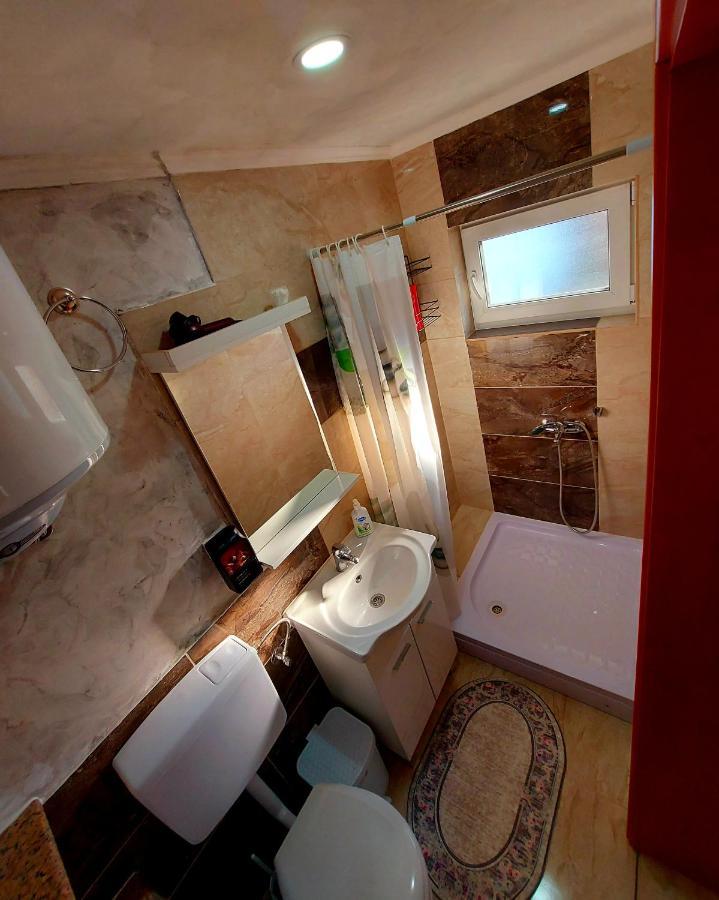 Apartments Marshal บอซันสกาครูปา ภายนอก รูปภาพ