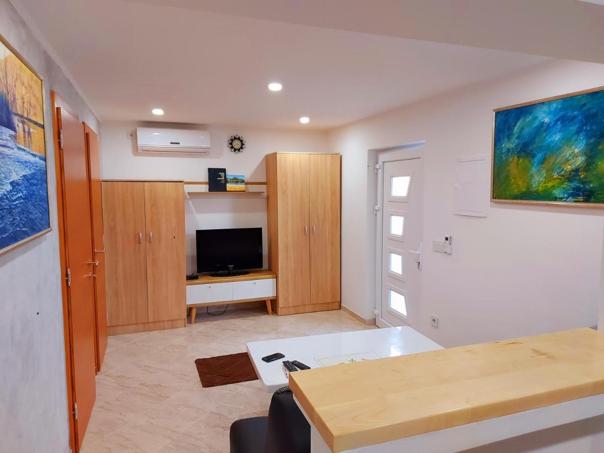 Apartments Marshal บอซันสกาครูปา ภายนอก รูปภาพ